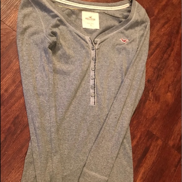 2 long sleeve hollister shirts - Picture 4 of 7